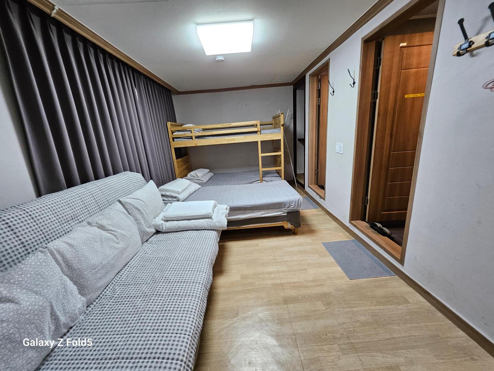 Guest house Y's House
